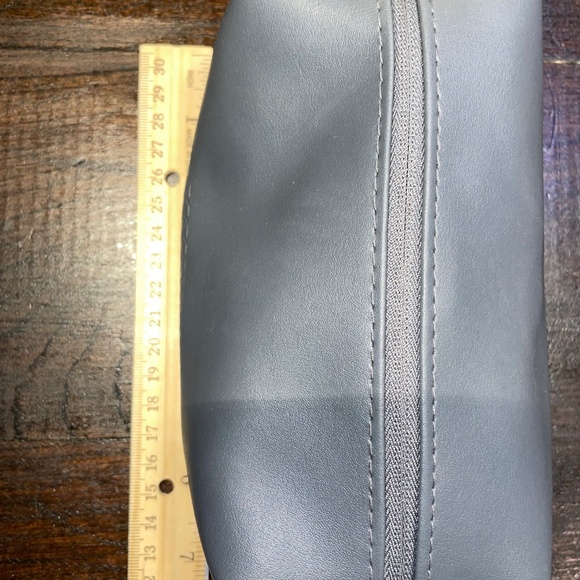 American Airlines Cole‎ Haan Toiletry Case Gray - Picture 7 of 8